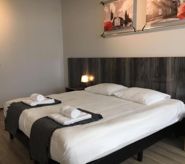Hotel Restaurant בברוויק מראה חיצוני תמונה